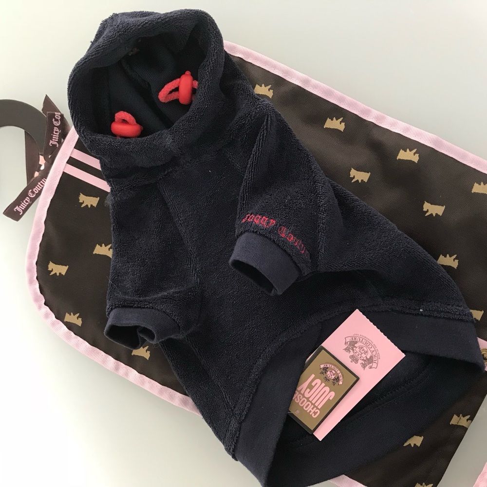 NEW Juicy Couture Hoodie.
100% authentic, comes with hanger and garment bag.